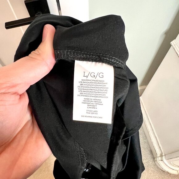 CAbi Style #4695 Chilling Black Pull On Tapered Leg Pants Classic Size Large - Picture 5 of 5